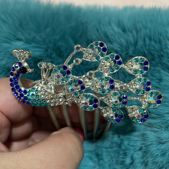 Decorative Peacock hair comb - Picture 2 of 5